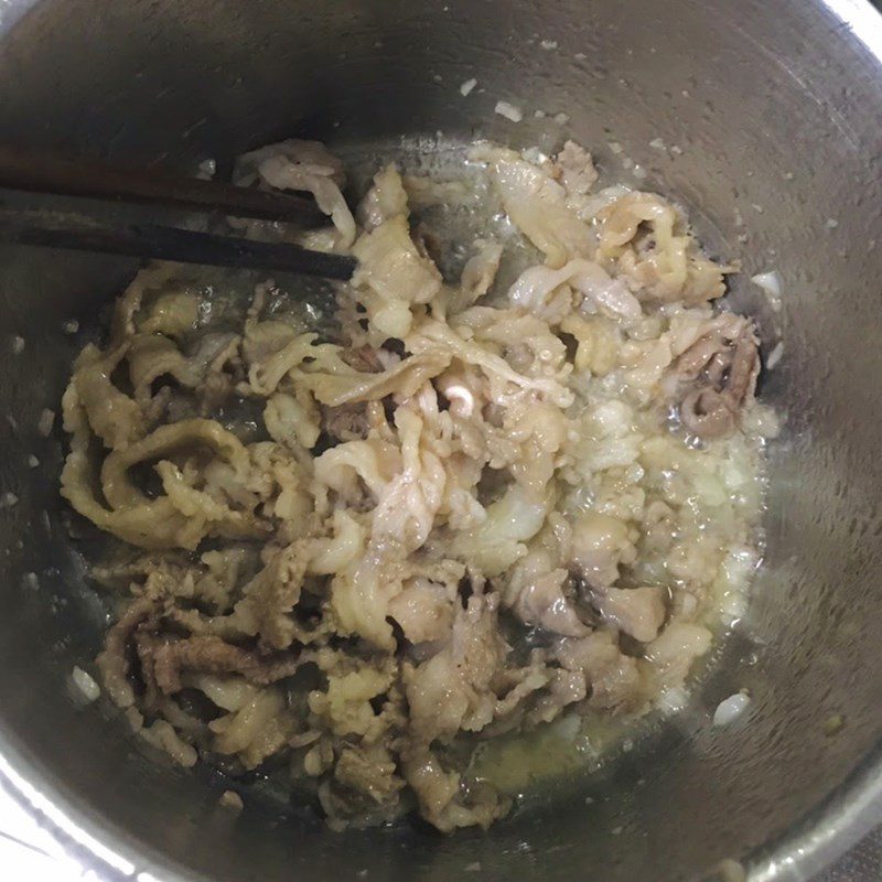 Step 4 Stir-fried beef with pickled mustard greens soup