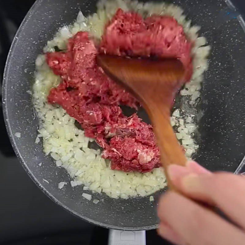 Step 2 Stir-fried minced beef Hong Kong minced beef rice