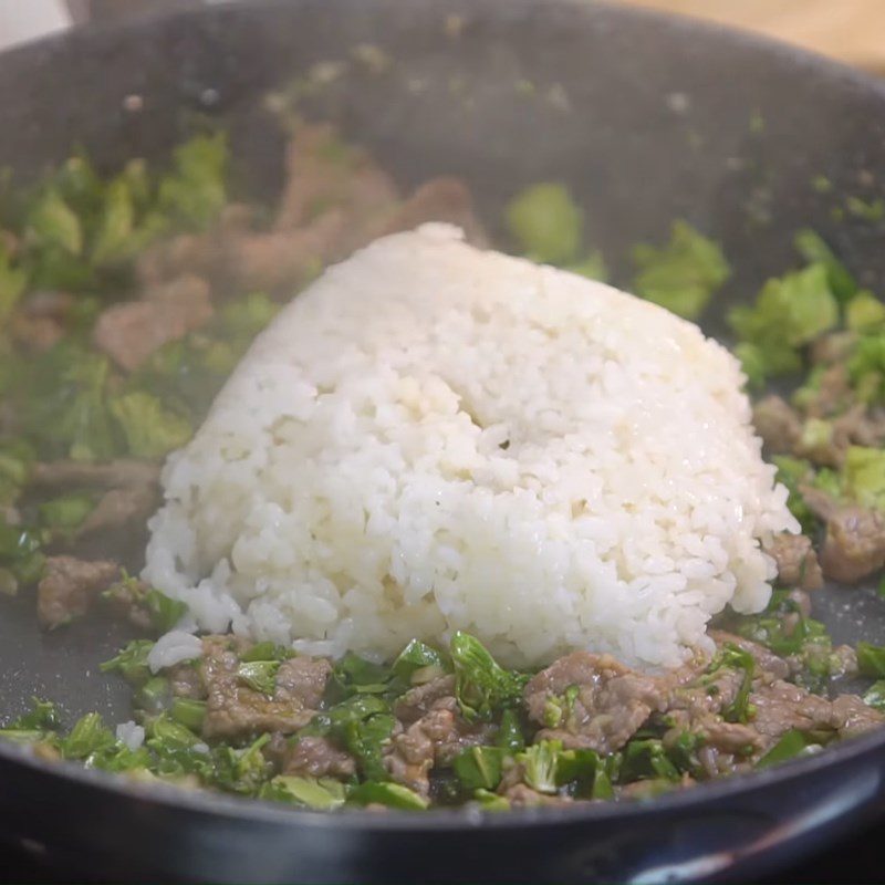 Step 2 Stir-fry beef and rice Heart-shaped fried rice