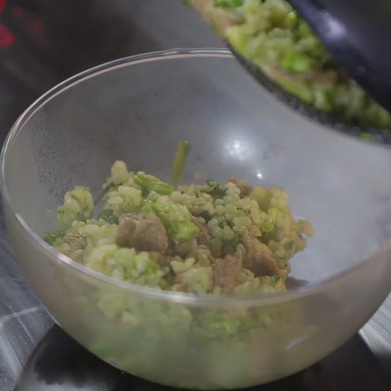 Step 2 Stir-fry beef and rice Heart-shaped fried rice