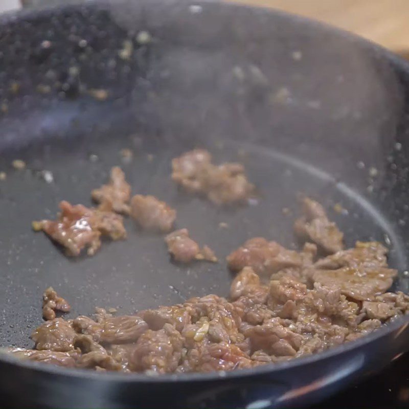 Step 2 Stir-fry beef and rice Heart-shaped fried rice