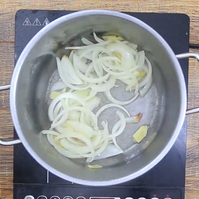 Step 4 Stir-fried beef with onions Beef stewed with tomato sauce