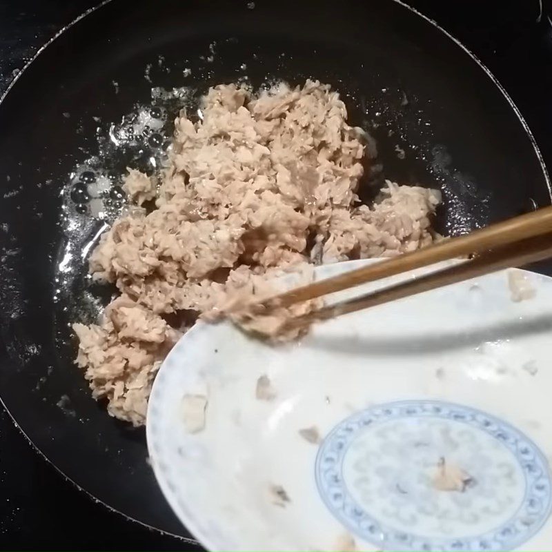 Step 6 Stir-fried fish meat Carp porridge with mung beans