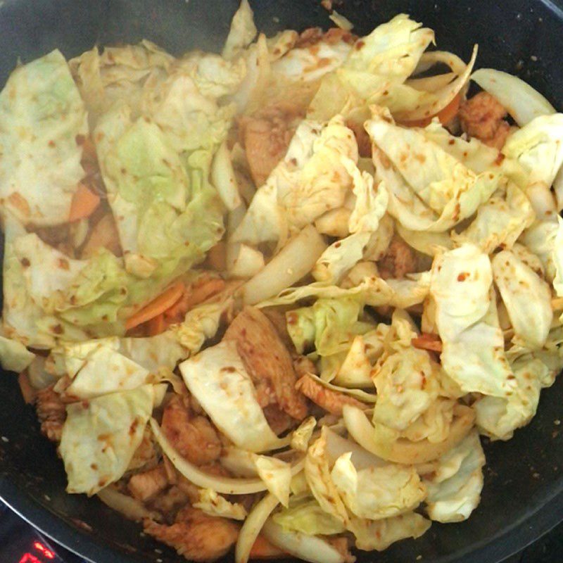 Step 3 Stir-frying chicken Chicken stir-fried with cheese