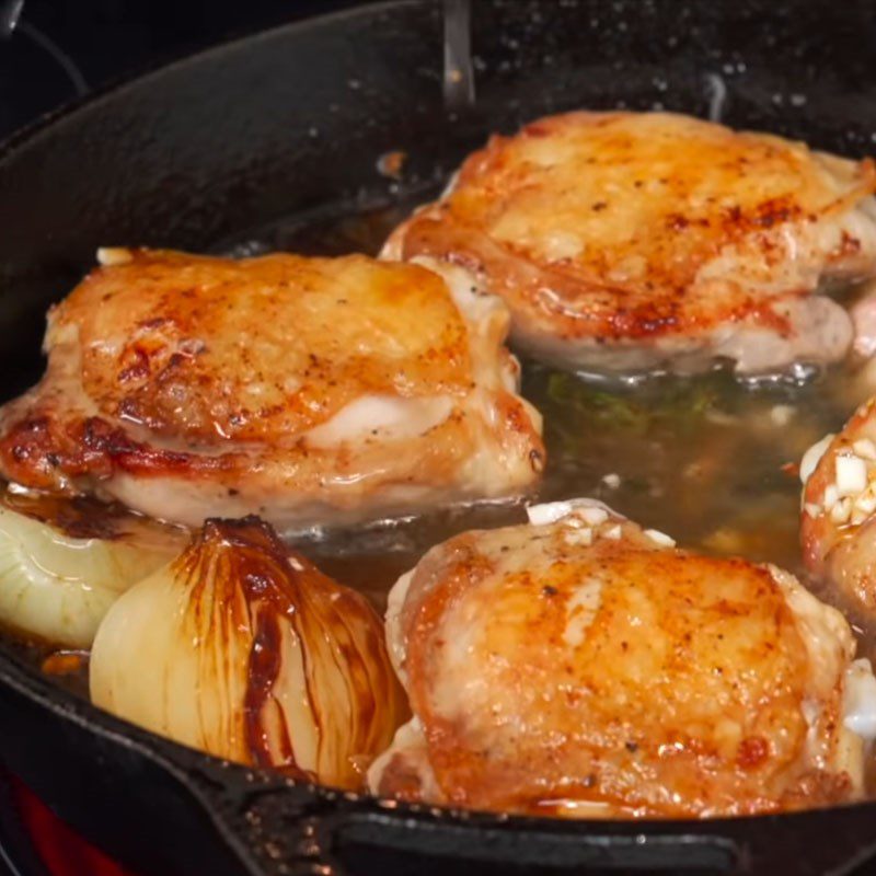 Step 3 Stir-fried chicken Spicy garlic butter chicken