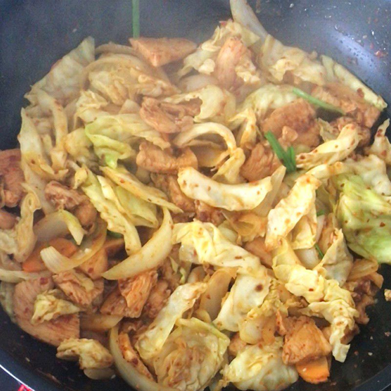 Step 3 Stir-frying chicken Chicken stir-fried with cheese