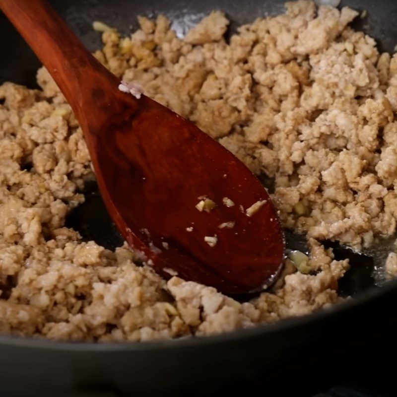 Step 1 Sautéing pork for meat Mandu