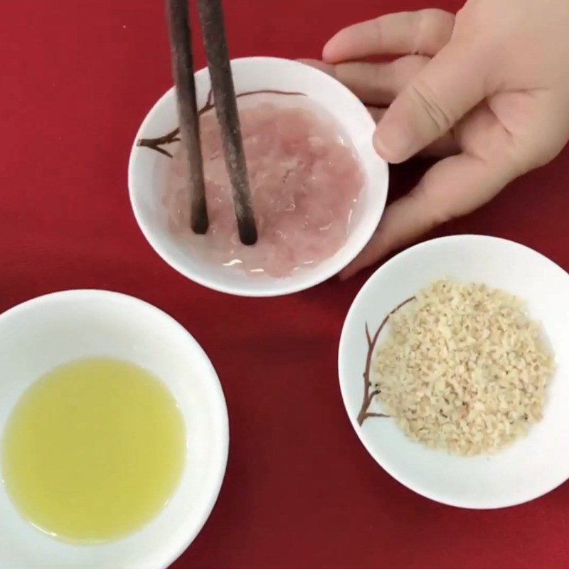 Step 2 Stir-fry pork Walnut porridge