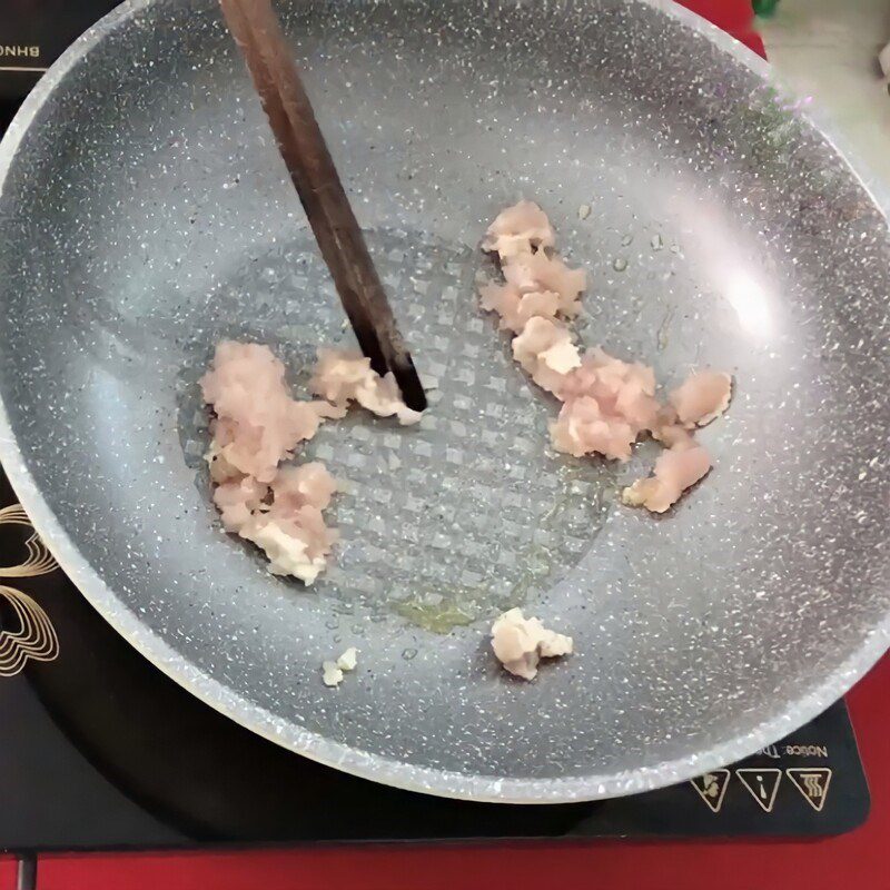 Step 2 Stir-fry pork Walnut porridge