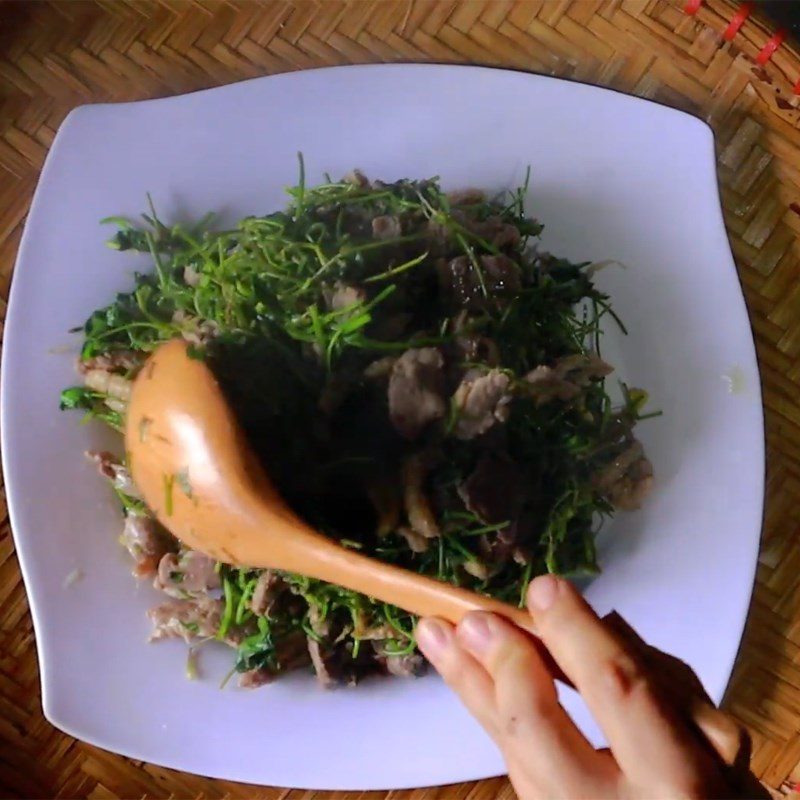 Step 3 Stir-fry goose with pennywort Stir-fried goose with pennywort