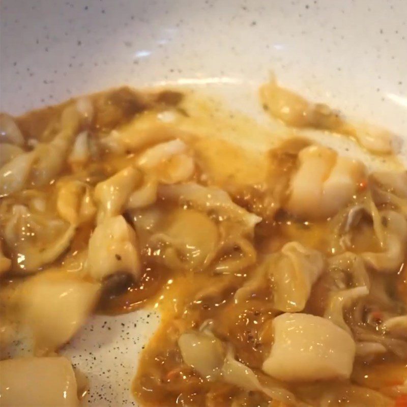 Step 2 Sautéing scallop meat Baked scallops with cheese