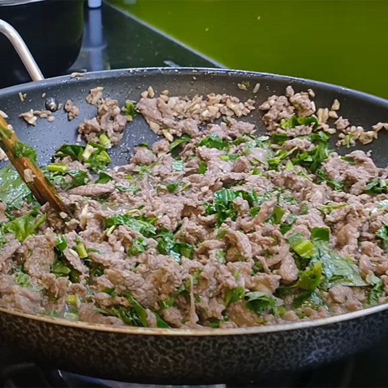 Step 3 Stir-fry buffalo meat Buffalo meat stir-fried with Vietnamese coriander