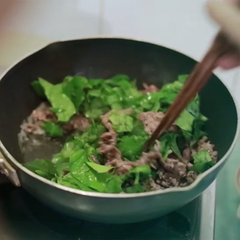 Step 3 Stir-fry buffalo meat with lolot leaves Buffalo meat stir-fried with lolot leaves