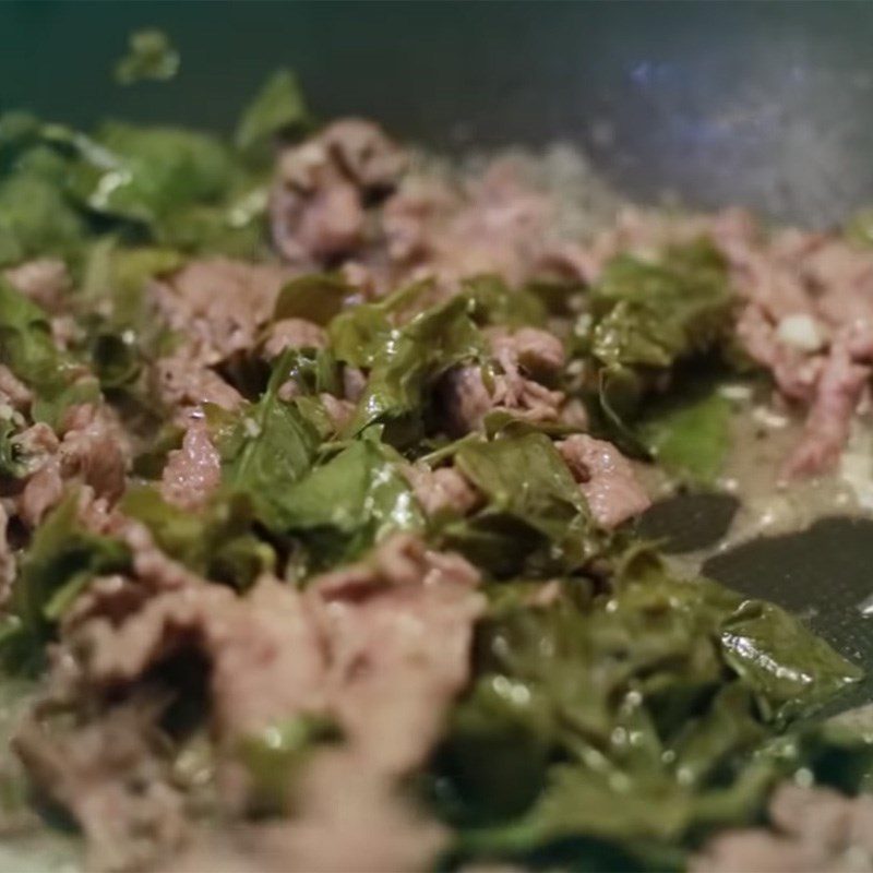 Step 3 Stir-fry buffalo meat with lolot leaves Buffalo meat stir-fried with lolot leaves