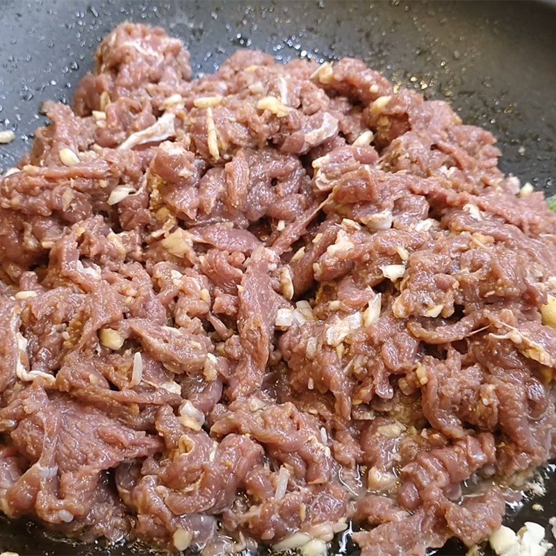 Step 3 Stir-fry buffalo meat Buffalo meat stir-fried with Vietnamese coriander