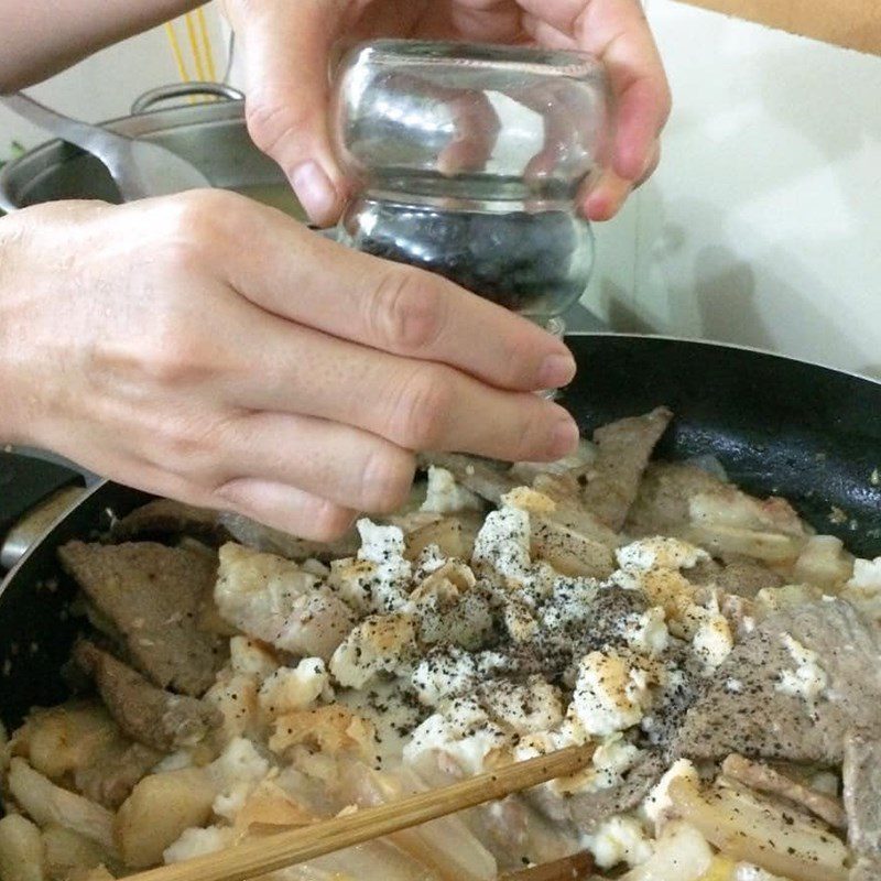 Step 3 Stir-fried pork and pig liver Pork liver pate with pork