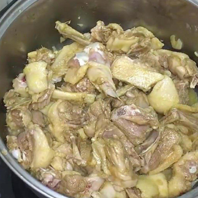 Step 6 Stir-fried duck meat for Duck Bamboo Shoot Noodle