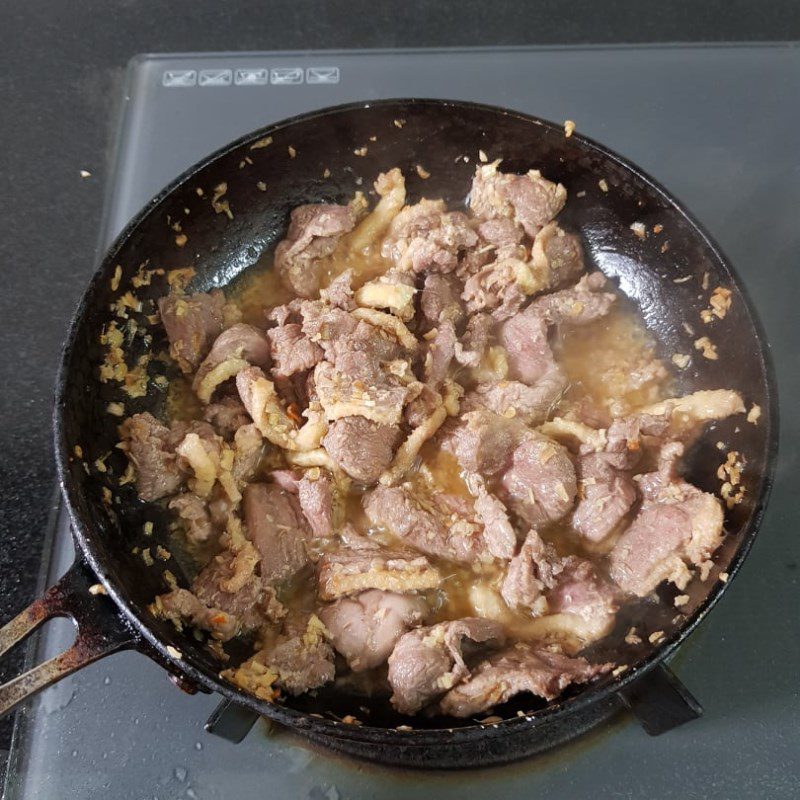 Step 3 Stir-fry duck with lemongrass and chili Stir-fried duck with lemongrass and chili