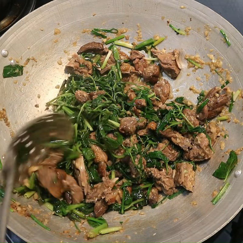 Step 4 Stir-fried duck with basil Duck stir-fried with basil