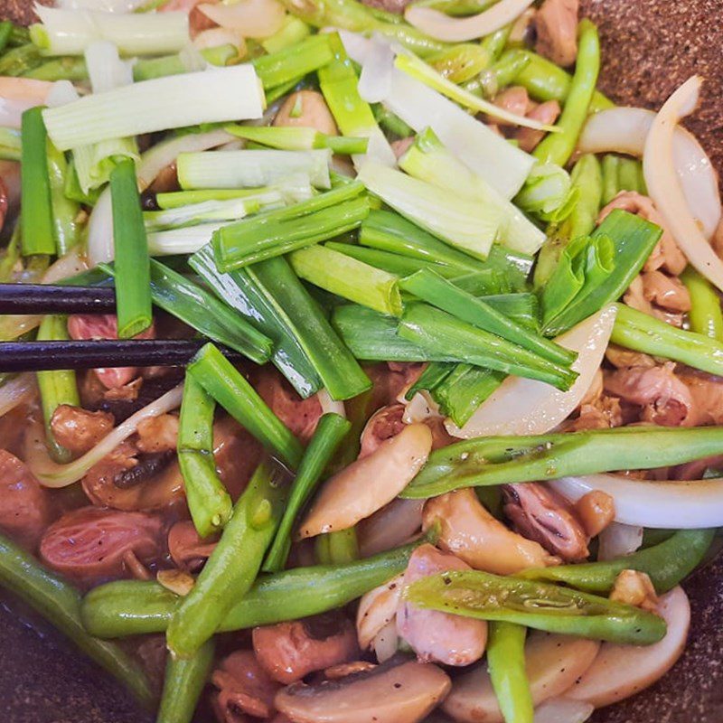 Step 3 Stir-fried chicken hearts with green beans Stir-fried chicken hearts with green beans