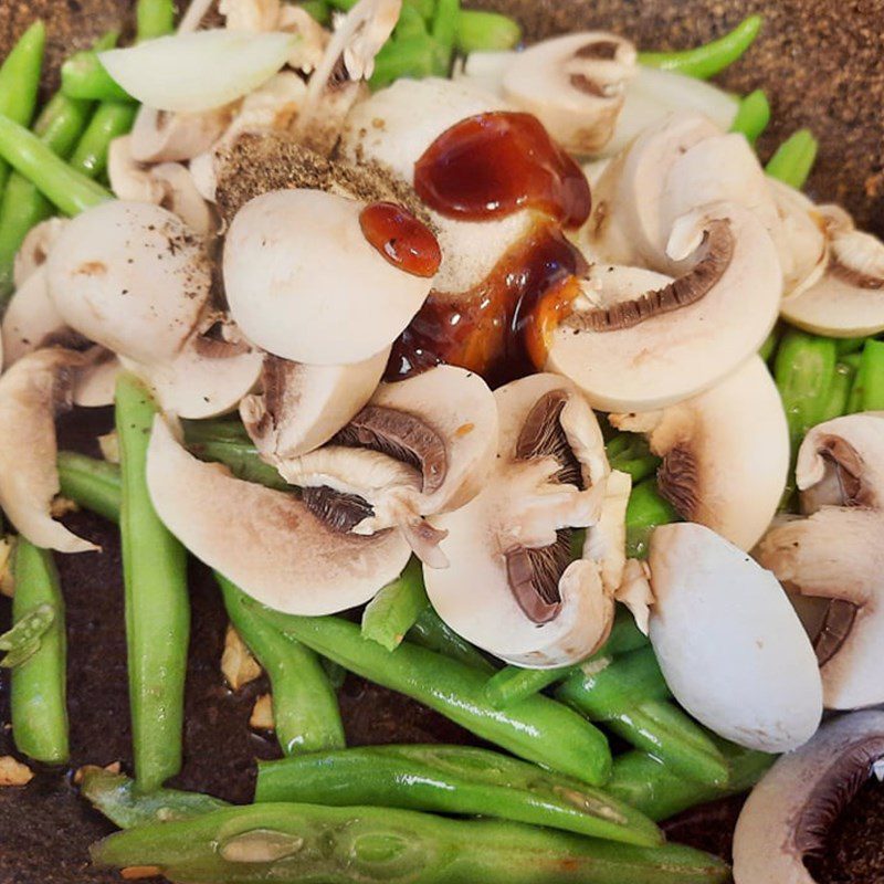 Step 3 Stir-fried chicken hearts with green beans Stir-fried chicken hearts with green beans