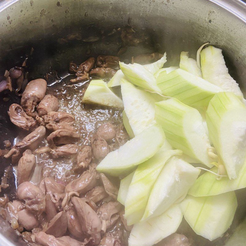 Step 3 Stir-fried chicken hearts with winter melon