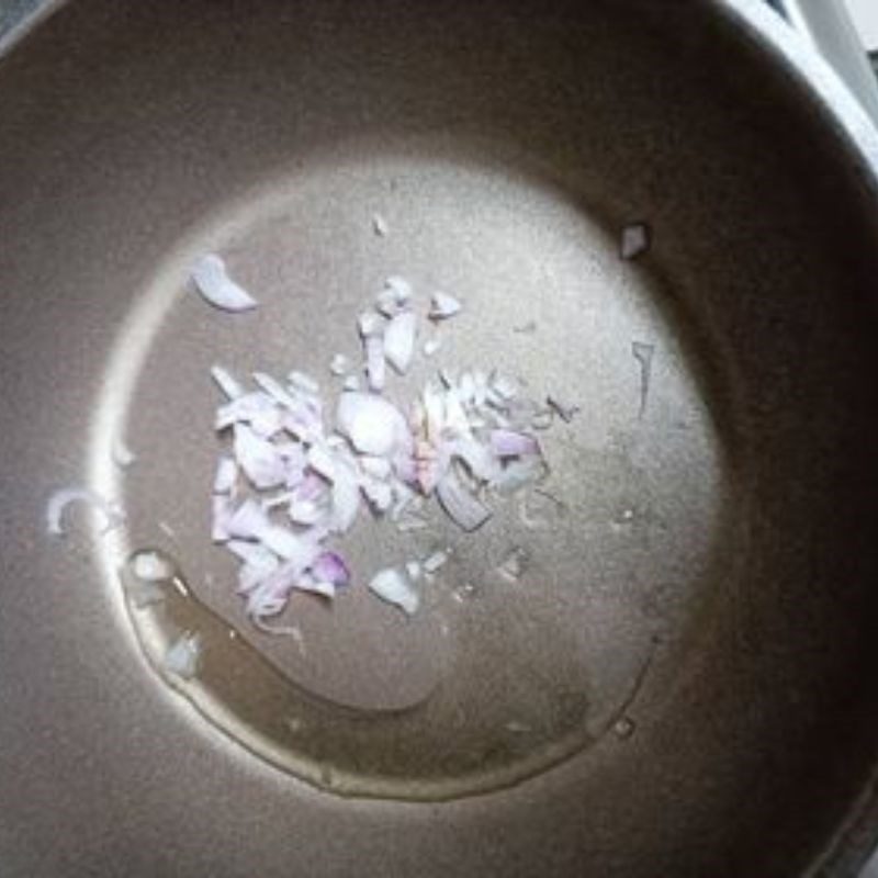 Step 2 Stir-fry shrimp for Korean Fried Noodles with shrimp