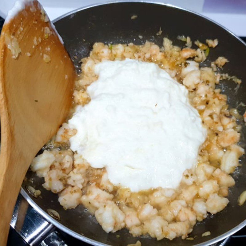 Step 3 Sauté shrimp Baked shrimp with cheese (Recipe shared by a user)