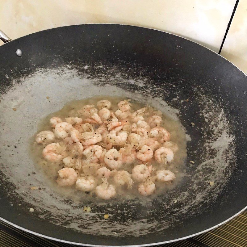 Step 2 Stir-fry shrimp Stir-fried long beans with shrimp