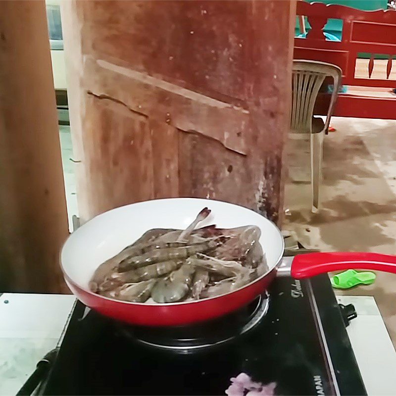 Step 3 Stir-fry shrimp Stir-fried shrimp with satay