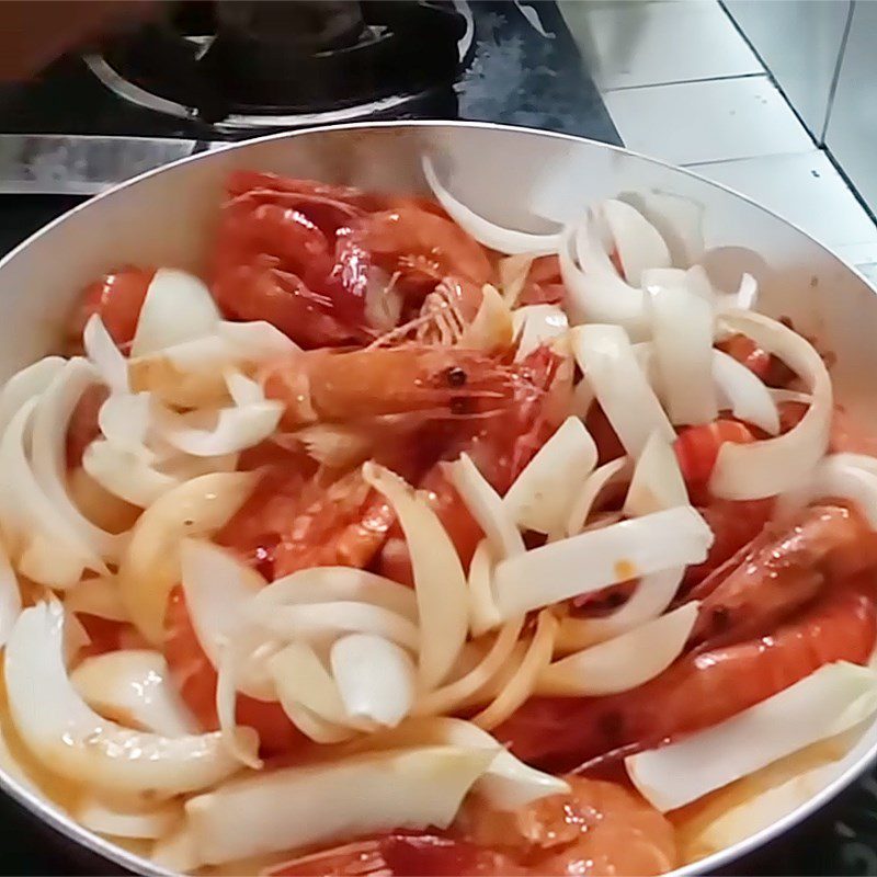 Step 3 Stir-fry shrimp Stir-fried shrimp with satay