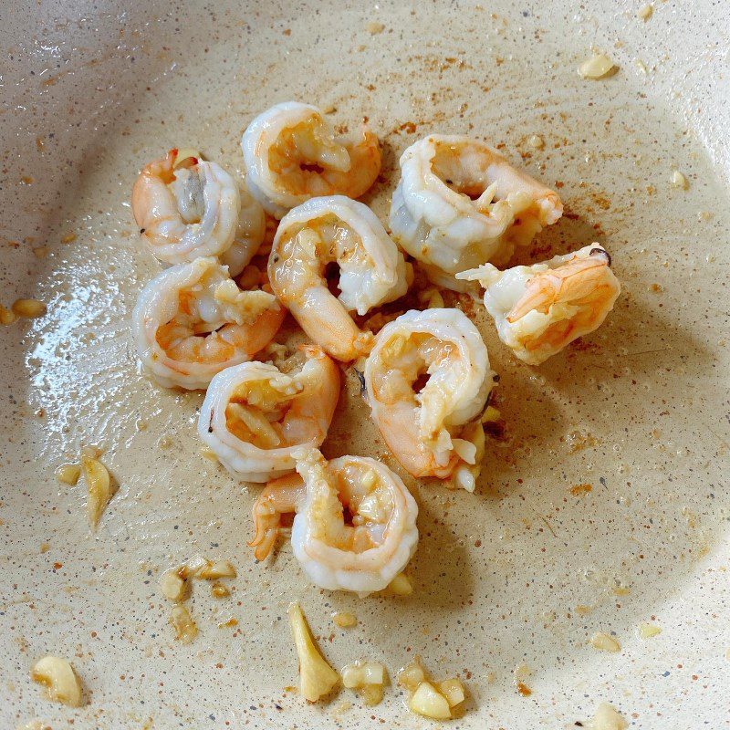 Step 3 Stir-fried shrimp eggplant stir-fried shrimp and meat