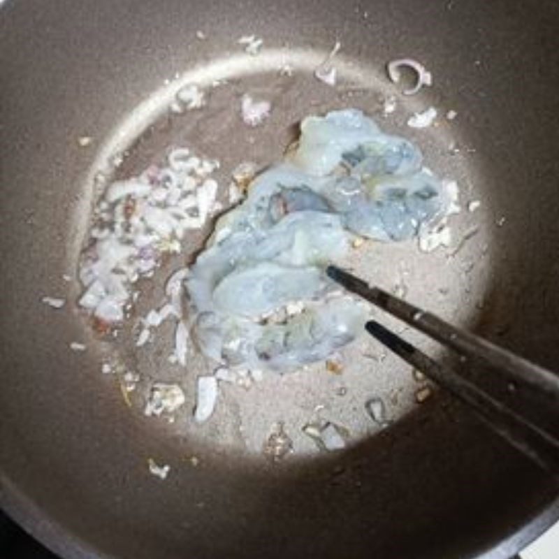 Step 2 Stir-fried noodles with shrimp