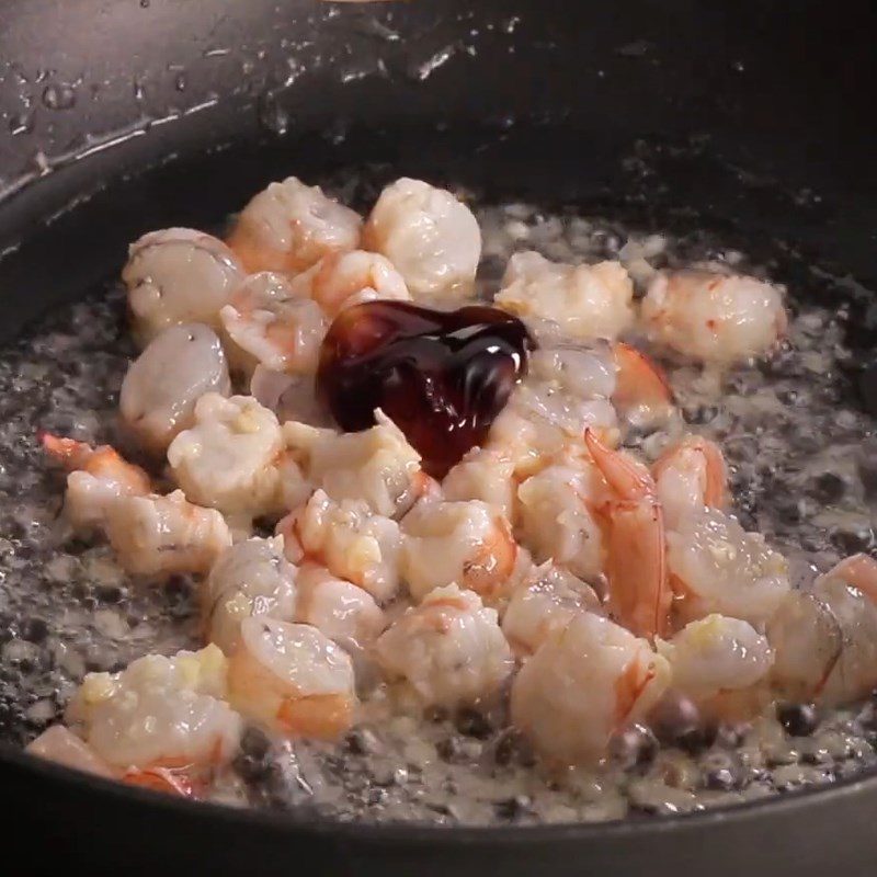 Step 5 Stir-frying Shrimp Salted Egg Shrimp Fried Rice