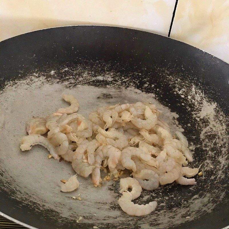 Step 2 Stir-fry shrimp Stir-fried long beans with shrimp