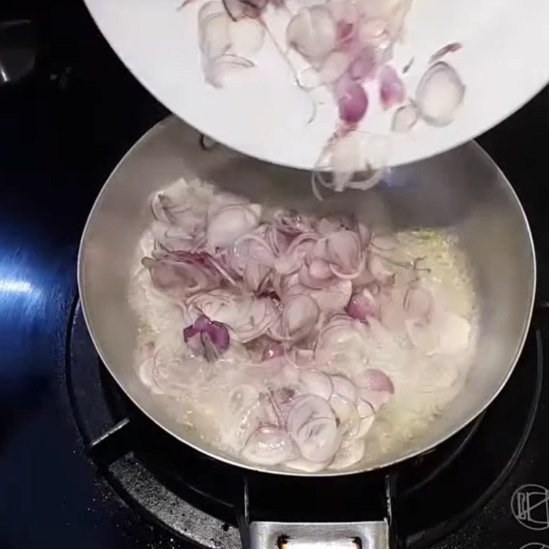 Step 3 Stir-fried dried shrimp Crab claw salad with dried shrimp