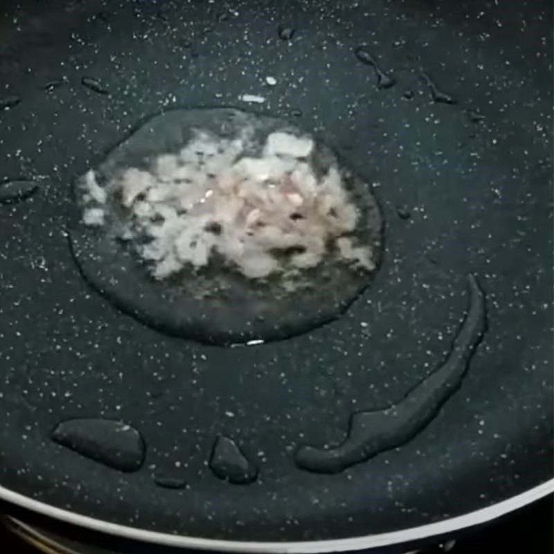 Step 3 Sauté the shrimp and ingredients Steamed egg with shrimp