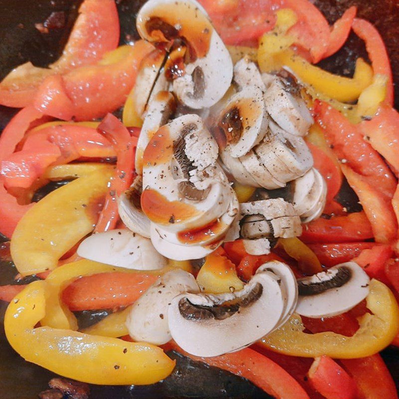 Step 3 Sauté shrimp with bell peppers and mushrooms Shrimp sautéed with bell peppers