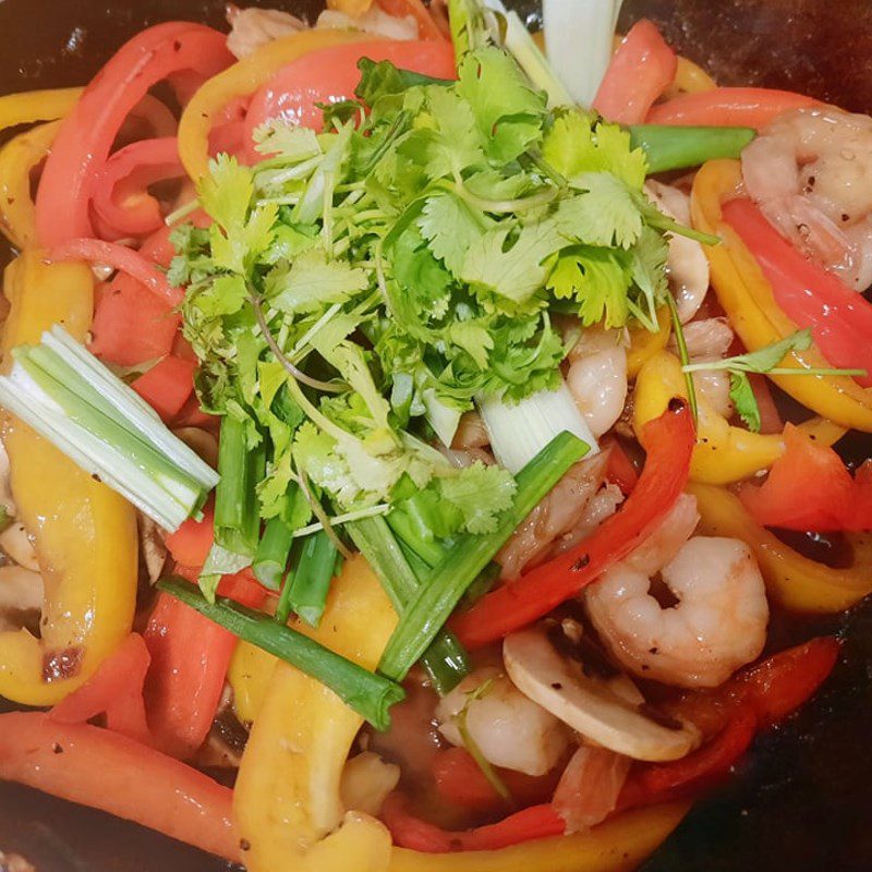 Step 3 Sauté shrimp with bell peppers and mushrooms Shrimp sautéed with bell peppers