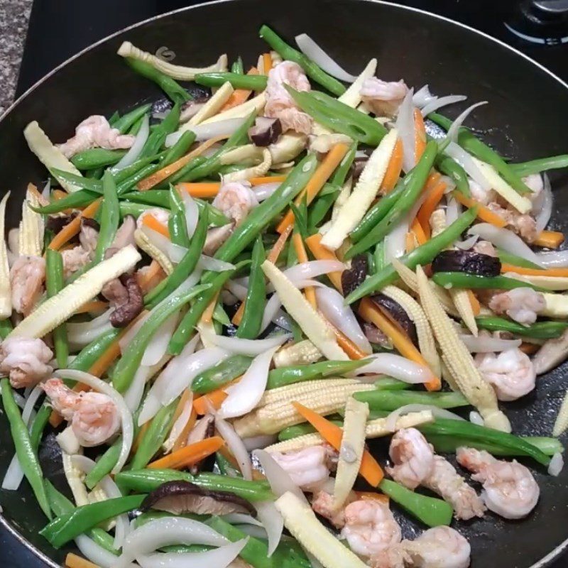 Step 4 Stir-fry shrimp with assorted vegetables Stir-fried shrimp with assorted vegetables