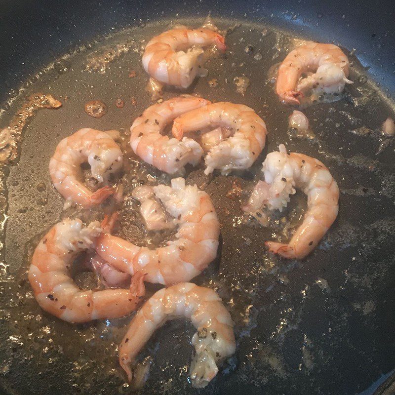 Step 2 Stir-fry the shrimp with water spinach Stir-fried Water Spinach with Fresh Shrimp