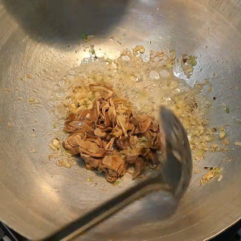 Step 3 Sauté Clams Soup with Tofu