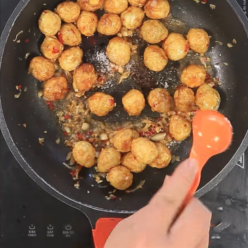 Step 3 Stir-fried quail eggs with lemongrass and chili Fried quail eggs with lemongrass and chili