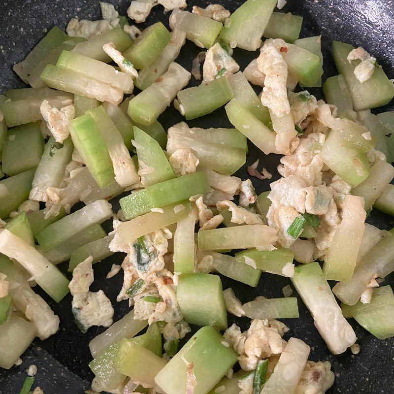 Step 4 Stir-fried eggs with gourd Stir-fried gourd with eggs