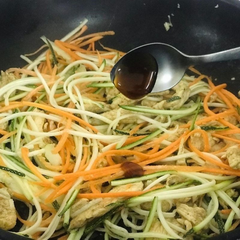 Step 3 Stir-fried chicken breast with vegetables Chicken breast stir-fried with vegetables