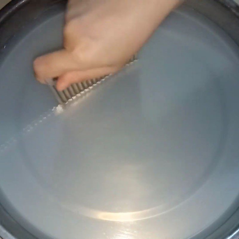 Step 2 Cut the jelly into small pieces