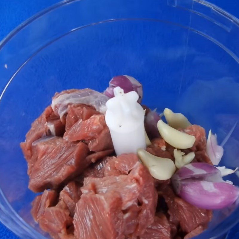 Step 3 Grinding beef Beef noodle meatballs