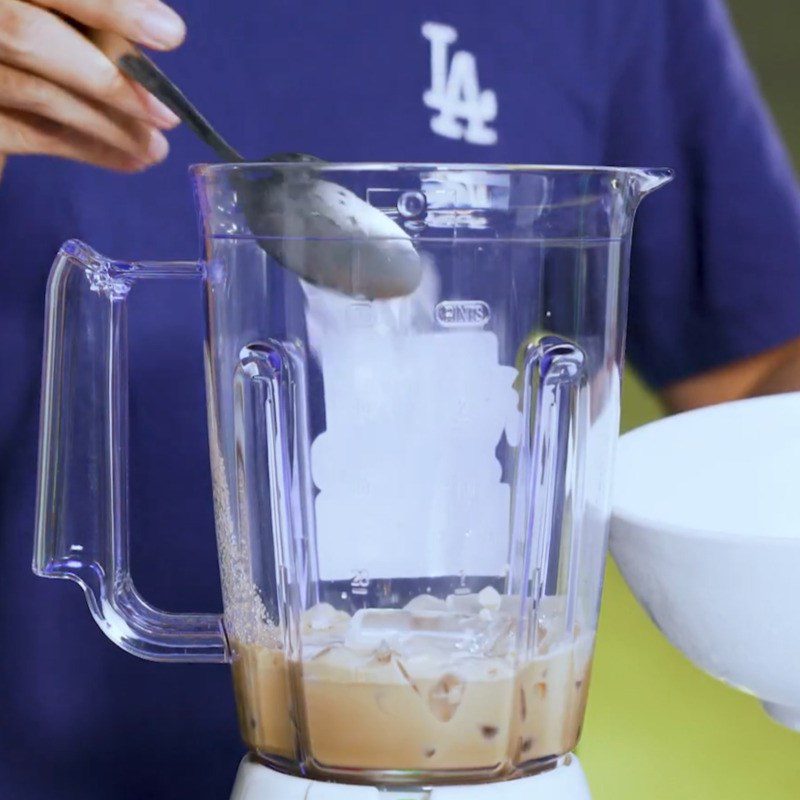 Step 2 Grinding Coffee with Ice and Sugar Coconut Coffee