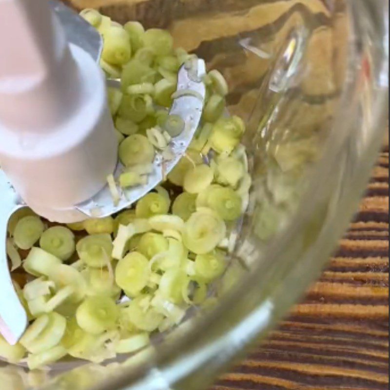 Step 2 Grind the ingredients Minced meat stir-fried with lemongrass and garlic