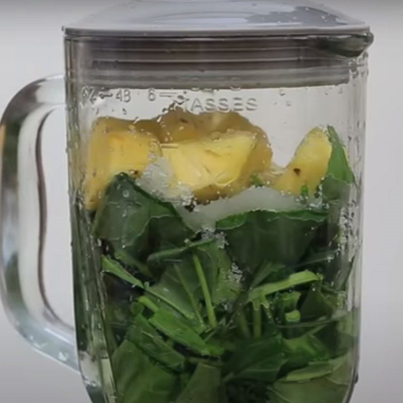 Step 2 Blend the spinach and pineapple mixture for Spinach Pineapple Juice